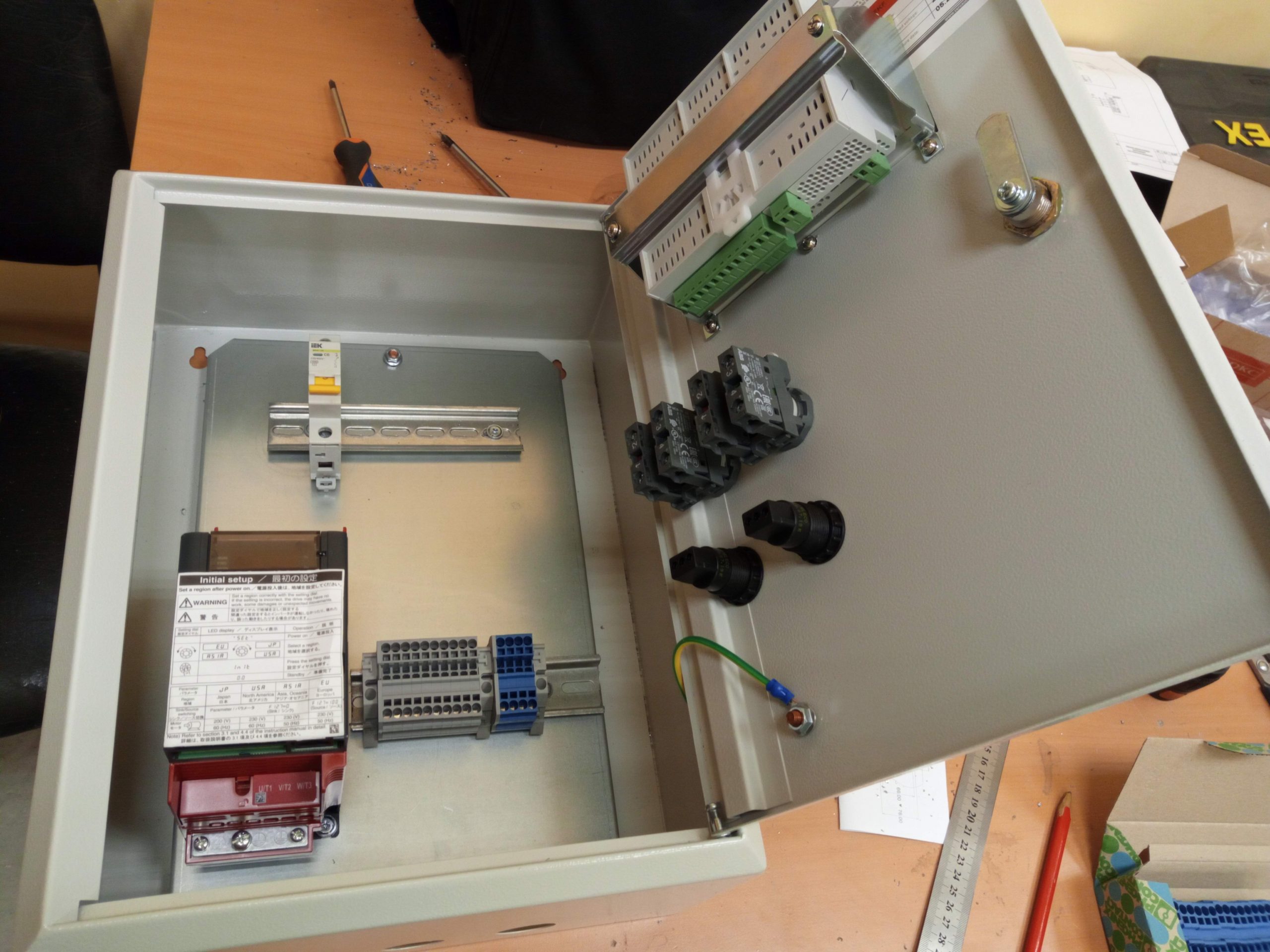 Шкаф управления агрегатом воздушного отопления частного дома